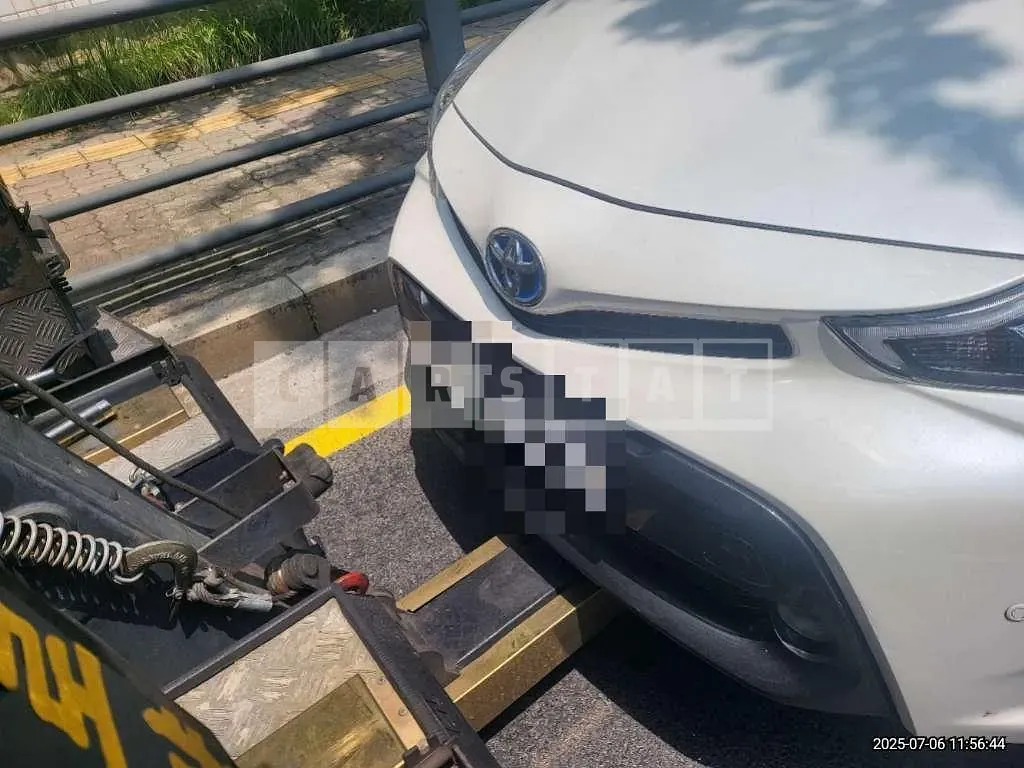 Photo 2 of 5: 2015 Toyota Prius V — Korean insurance auction