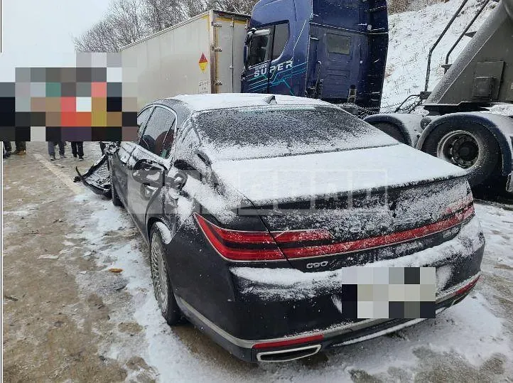 Photo 2 of 9: 2019 Genesis G90 — Korean insurance auction