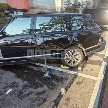 Photo 2 of 48: 2020 Land Rover Range Rover SDV8, VIN SALGA3BJ2LA403858 — Korean insurance auction
