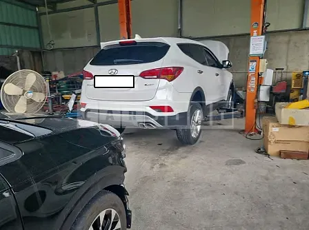 Photo 2 of 20: 2016 Hyundai Santa Fe, VIN KMHSU81UBGU659677 — Korean insurance auction