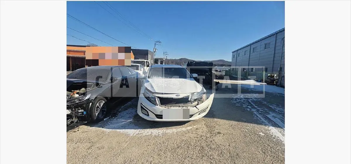 Photo 2 of 18: 2015 Kia K5 — Korean insurance auction