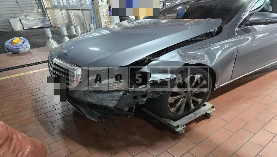 Photo 2 of 15: 2018 Mercedes-Benz E300 — Korean insurance auction