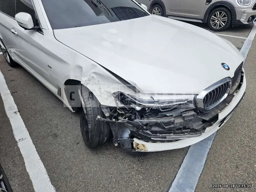 Photo 2 of 16: 2018 BMW 520d — Korean insurance auction