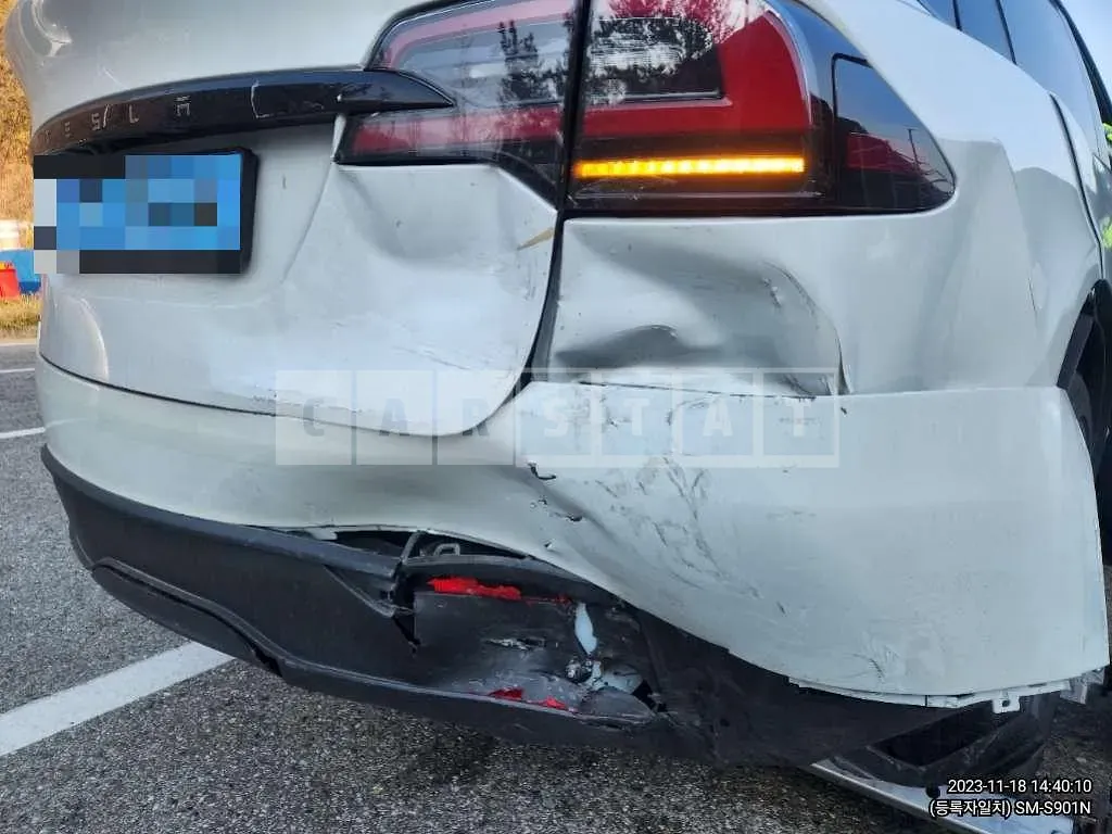 Photo 2 of 11: 2023 Tesla Model X AWD, VIN 7SAXCDE53PF408220 — Korean insurance auction