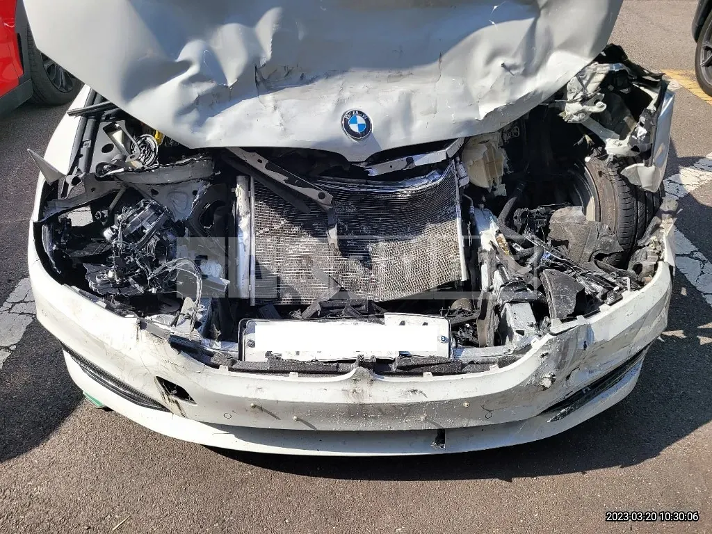 Photo 2 of 44: 2018 BMW 520d, VIN WBAJC3103JD030662 — Korean insurance auction