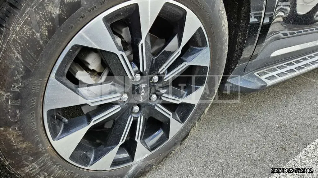 Photo 2 of 2: 2022 Kia (parts) Carnival Limousine Wheel — Korean insurance auction