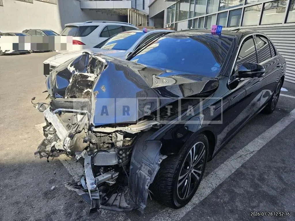 Photo 2 of 11: 2021 Mercedes-Benz E250 — Korean insurance auction