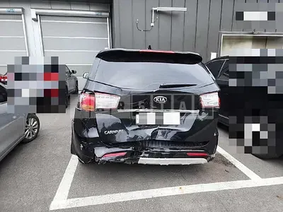 Photo 1 of 41: 2017 Kia Carnivals, VIN KNAMD81ABJS390133 — Korean insurance auction