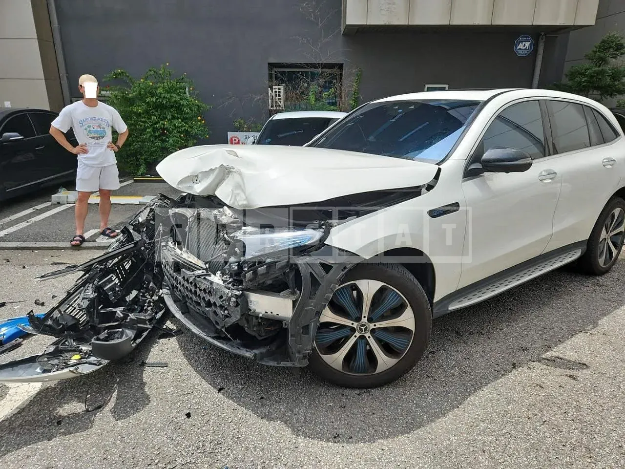 Photo 2 of 6: 2020 Mercedes-Benz EQC 400 4Matic, VIN W1K8P9AB2LF011012 — Korean insurance auction