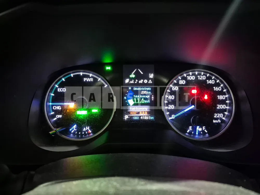 Photo 2 of 21: 2020 Toyota Love 4 Hybrid — Korean insurance auction