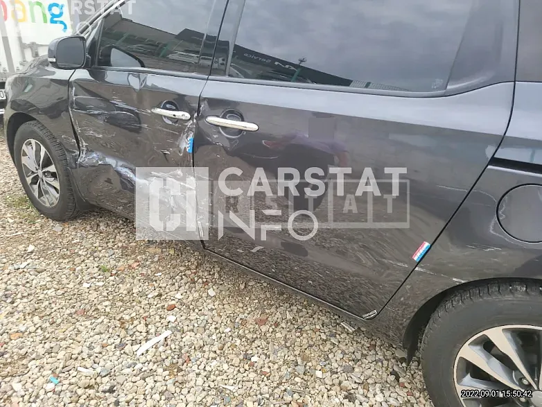 Photo 2 of 12: 2017 Kia Carnival 11 -Seater — Korean insurance auction
