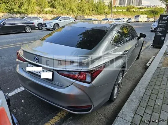 Photo 2 of 26: 2021 Lexus ES300h, VIN JTHBA1C13M2000745 — Korean insurance auction