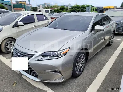 Photo 1 of 15: 2018 Lexus ES300h, VIN JTHBW1GG6J2177169 — Korean insurance auction