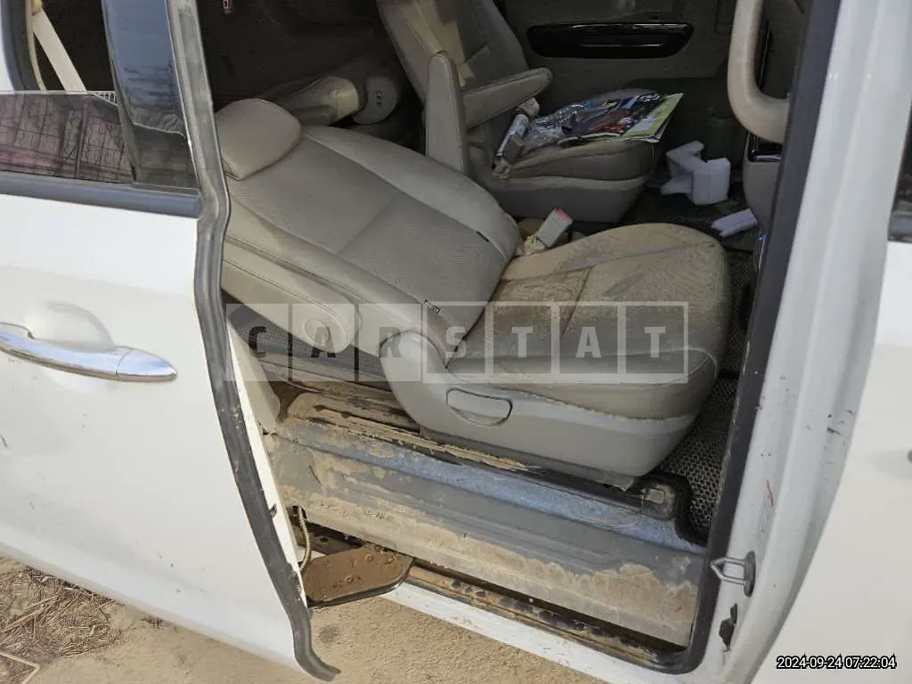 Photo 2 of 15: 2017 Kia Carnival — Korean insurance auction