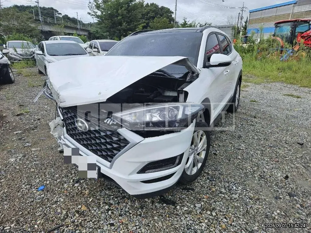 Photo 2 of 17: 2018 Hyundai Tucson TL — Korean insurance auction