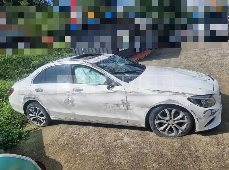 Photo 2 of 4: 2016 Mercedes-Benz C200 — Korean insurance auction