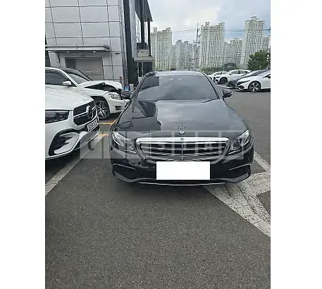 Photo 2 of 23: 2018 Mercedes-Benz E 300 4Matic — Korean insurance auction