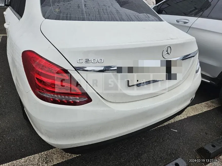 Photo 2 of 10: 2017 Mercedes-Benz C200, VIN WDDWF4CB9JF615972 — Korean insurance auction