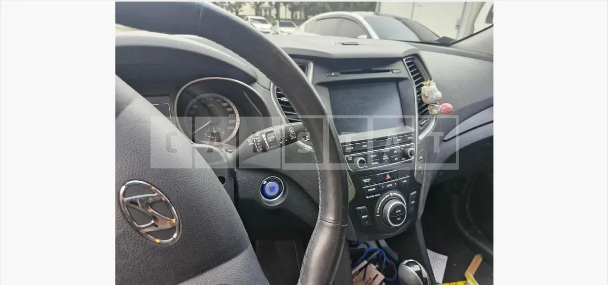 Photo 2 of 20: 2016 Hyundai Santa Fe DM, VIN KMHSW81UBGU689192 — Korean insurance auction