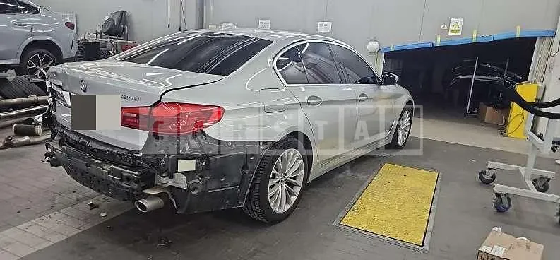 Photo 2 of 13: 2020 BMW 520d Luxury — Korean insurance auction