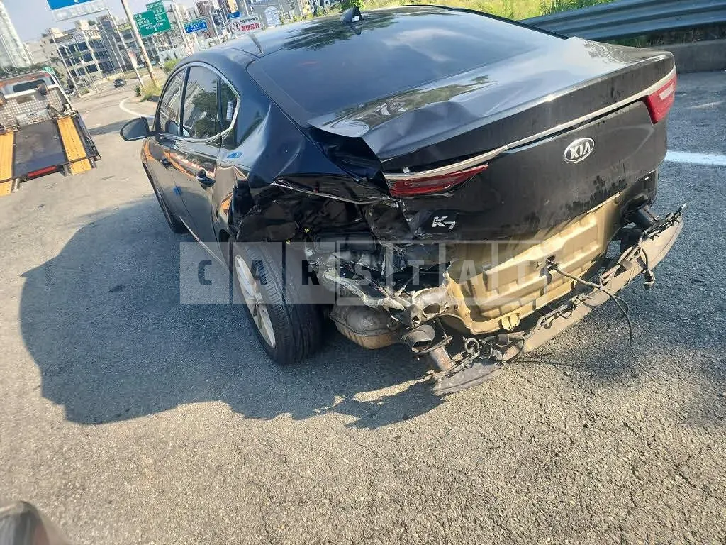 Photo 2 of 7: 2019 Kia K7, VIN KNALC418BKA169331 — Korean insurance auction