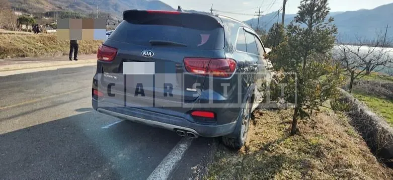 Photo 2 of 7: 2019 Kia Sorento 2.2, VIN KNAPK81BBLA633226 — Korean insurance auction