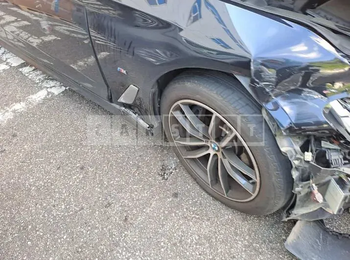 Photo 2 of 14: 2021 BMW 523d — Korean insurance auction