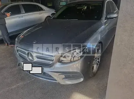 Photo 2 of 7: 2018 Mercedes-Benz E300, VIN WDDZF4JB7JA352717 — Korean insurance auction