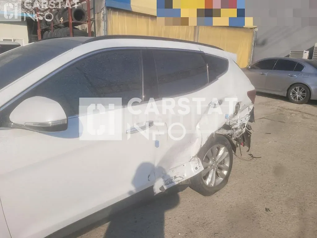 Photo 2 of 18: 2017 Hyundai Santa Fe 2.0, VIN KMHSW81UBJU804806 — Korean insurance auction