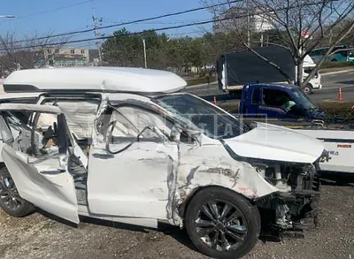 Photo 1 of 18: 2016 Kia Carnival High Limousine, VIN KNAMC81ABGS198562 — Korean insurance auction