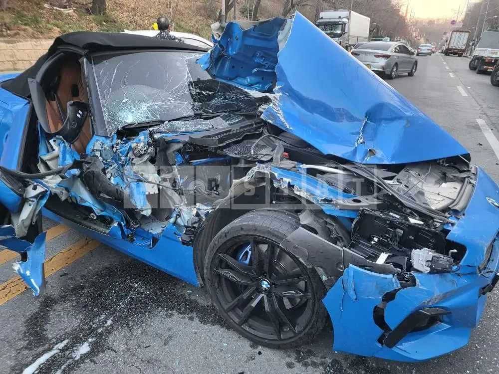 Photo 2 of 44: 2022 BMW Z4 sDrive20i, VIN WBAHF7102NWX64491 — Korean insurance auction