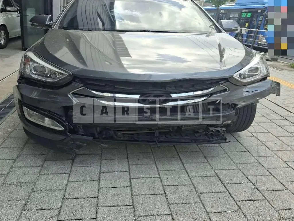 Photo 2 of 35: 2015 Hyundai Santa Fe DM — Korean insurance auction
