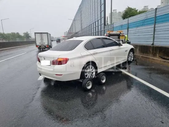 Photo 2 of 6: 2015 BMW 528i — Korean insurance auction
