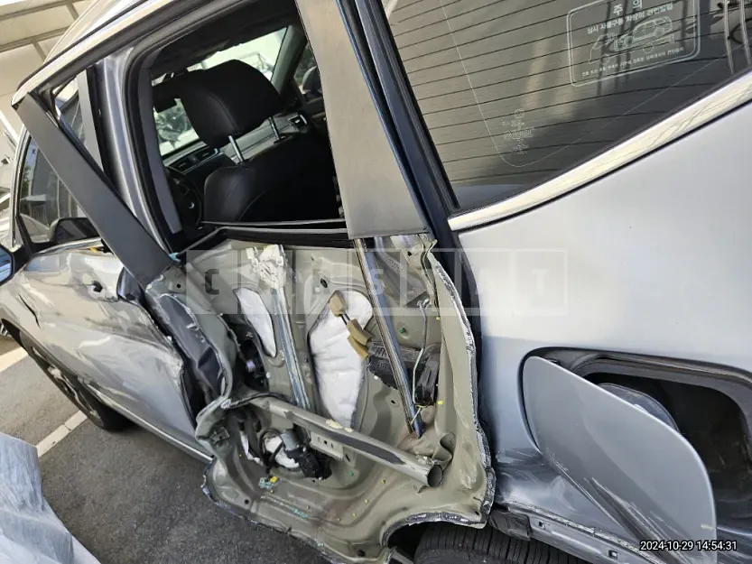 Photo 2 of 13: 2017 Honda CR-V 4WD — Korean insurance auction