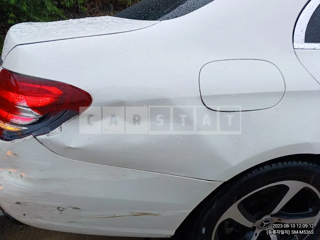 Photo 2 of 12: 2019 Mercedes-Benz E 250, VIN WDDZF4FBXLA737782 — Korean insurance auction