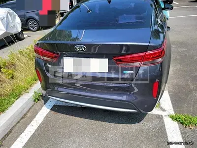 Photo 1 of 18: 2017 Kia K5 2.0, VIN KNAGU41EBJA016491 — Korean insurance auction