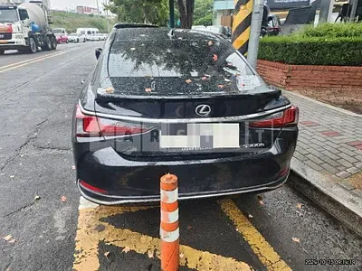 Photo 1 of 17: 2023 Lexus ES300h — Korean insurance auction