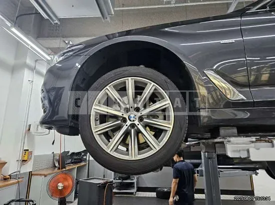 Photo 2 of 15: 2018 BMW 520i — Korean insurance auction