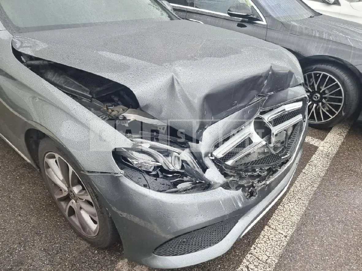 Photo 2 of 13: 2019 Mercedes-Benz E300 4Matic, VIN WDDZF4KBXKA663154 — Korean insurance auction