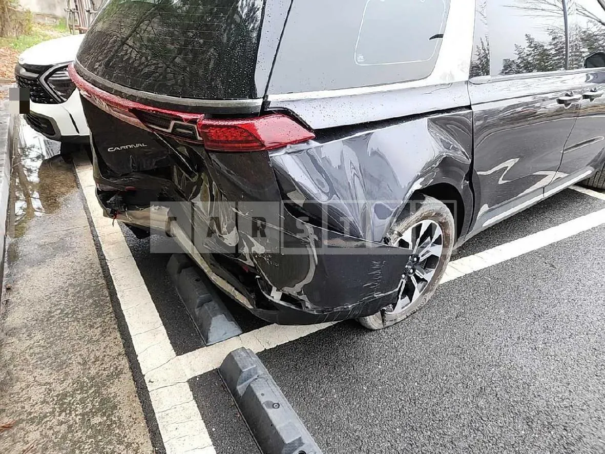 Photo 2 of 9: 2021 Kia Carnival 2.2, VIN KNANE81BBNS146822 — Korean insurance auction