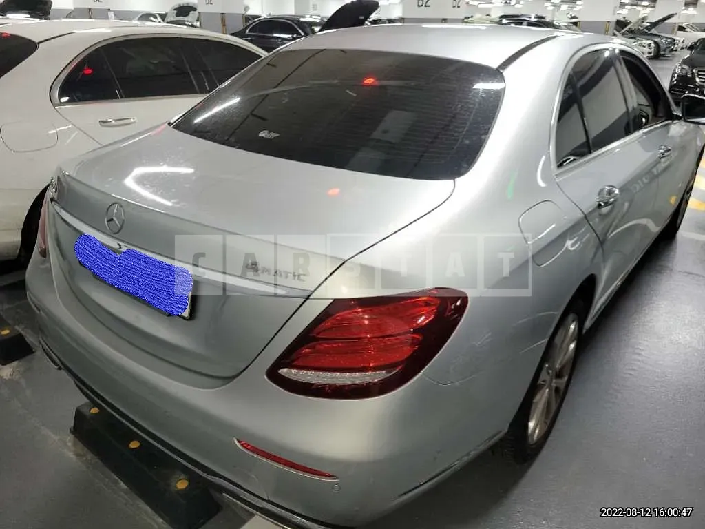 Photo 2 of 17: 2019 Mercedes-Benz E300 4Matic, VIN WDDZF4KB2KA559838 — Korean insurance auction