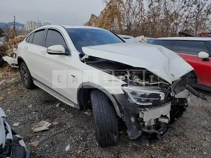 Photo 2 of 9: 2020 Mercedes-Benz GLC300 e 4Matic Coupe, VIN W1N0J5DB0LF831403 — Korean insurance auction