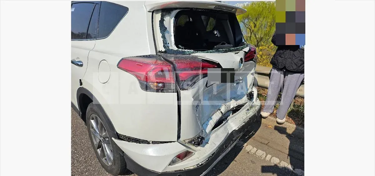 Photo 2 of 23: 2018 Toyota Love 4 Hybrid — Korean insurance auction