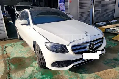 Photo 1 of 24: 2017 Mercedes-Benz E220d, VIN WDDZF0EB4HA008081 — Korean insurance auction