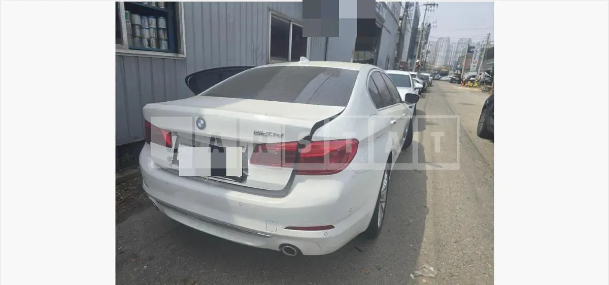 Photo 2 of 28: 2018 BMW 520d — Korean insurance auction