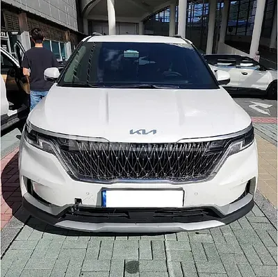 Photo 1 of 12: 2023 Kia Carnival — Korean insurance auction