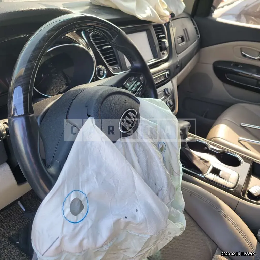 Photo 2 of 19: 2019 Kia Carnival, VIN KNAME81ABKS450403 — Korean insurance auction