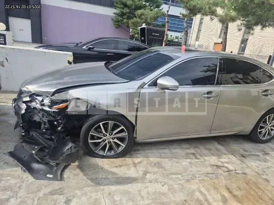 Photo 2 of 5: 2017 Lexus ES300h — Korean insurance auction