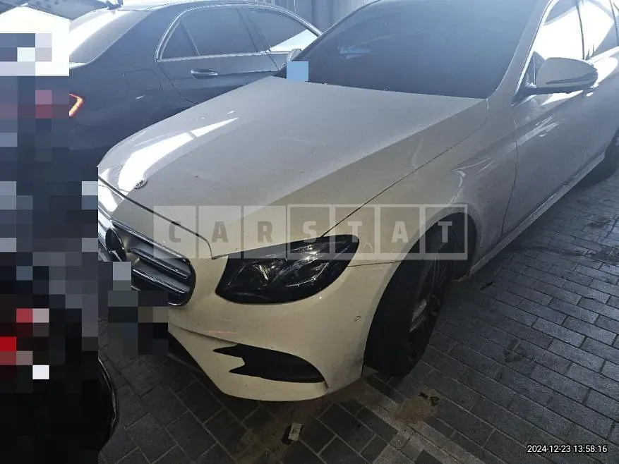 Photo 2 of 28: 2017 Mercedes-Benz E300 — Korean insurance auction