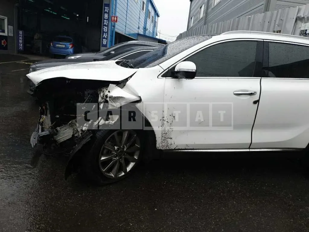 Photo 2 of 8: 2017 Kia Sorento, VIN KNAPK81ADHA281561 — Korean insurance auction